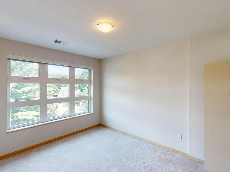 902 Drake St — Photo 26