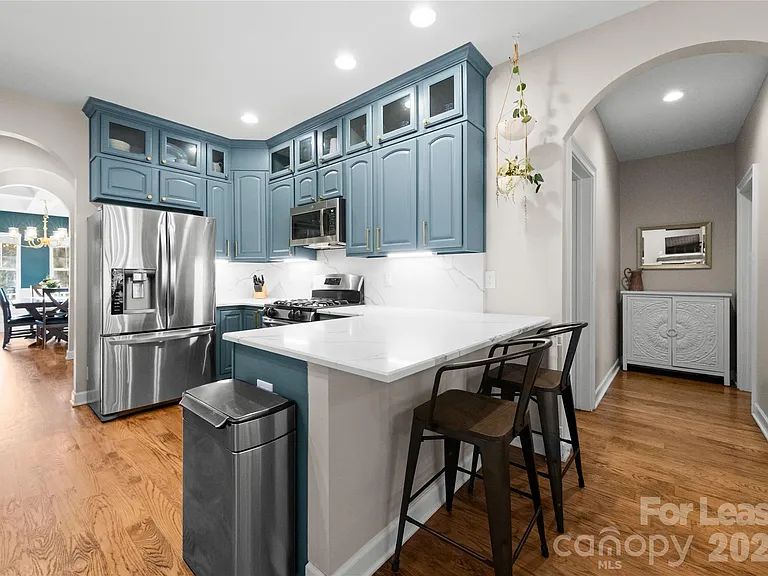 18047 Northport Dr — Photo 34