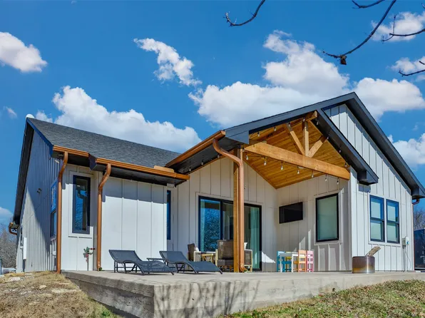 104 Park Ln, Gainesville, TX 76240