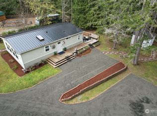 40 N Goldeneye Pl, Hoodsport, WA