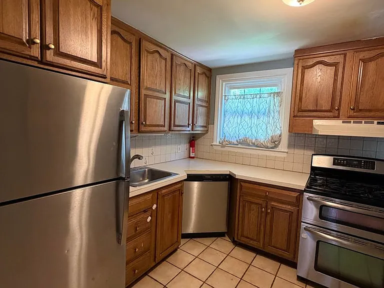 35 Moreland Rd — Photo 16