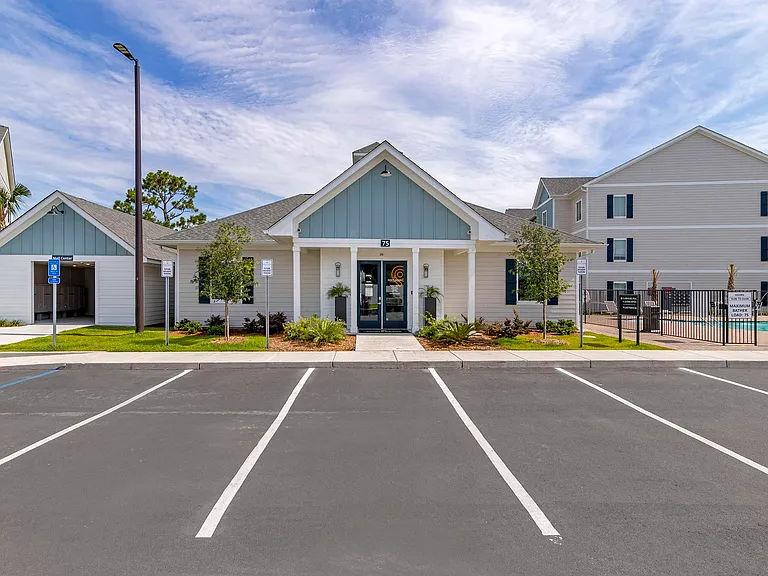 The Pointe Grand Apartment Homes — Photo 1