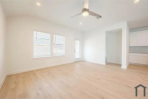3 bed, 1661 sqft, $2,175 — Photo 3