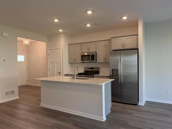 23154 Creekview Ct, Rogers, MN 55374