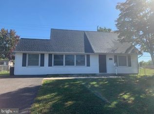 38 Jasmine Rd, Levittown, PA 19056