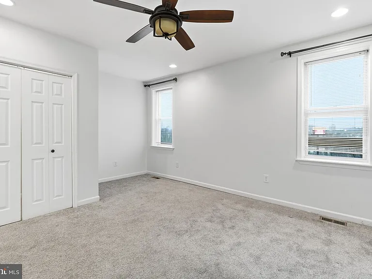 2302 Mount Royal Ter — Photo 19