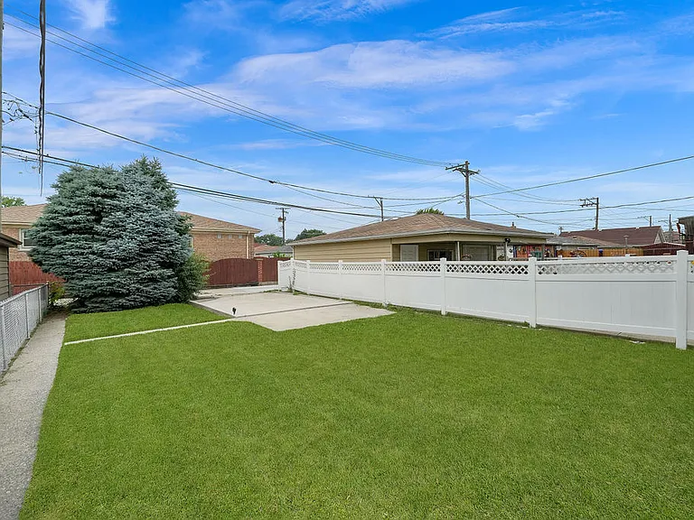 6354 S Austin Ave — Photo 22