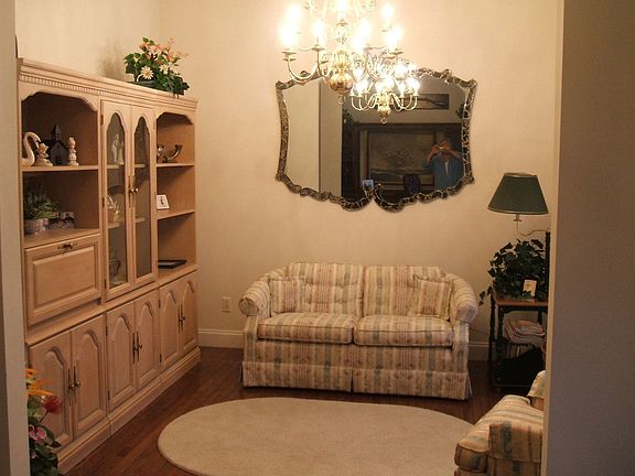 Parlor (high ceiling)