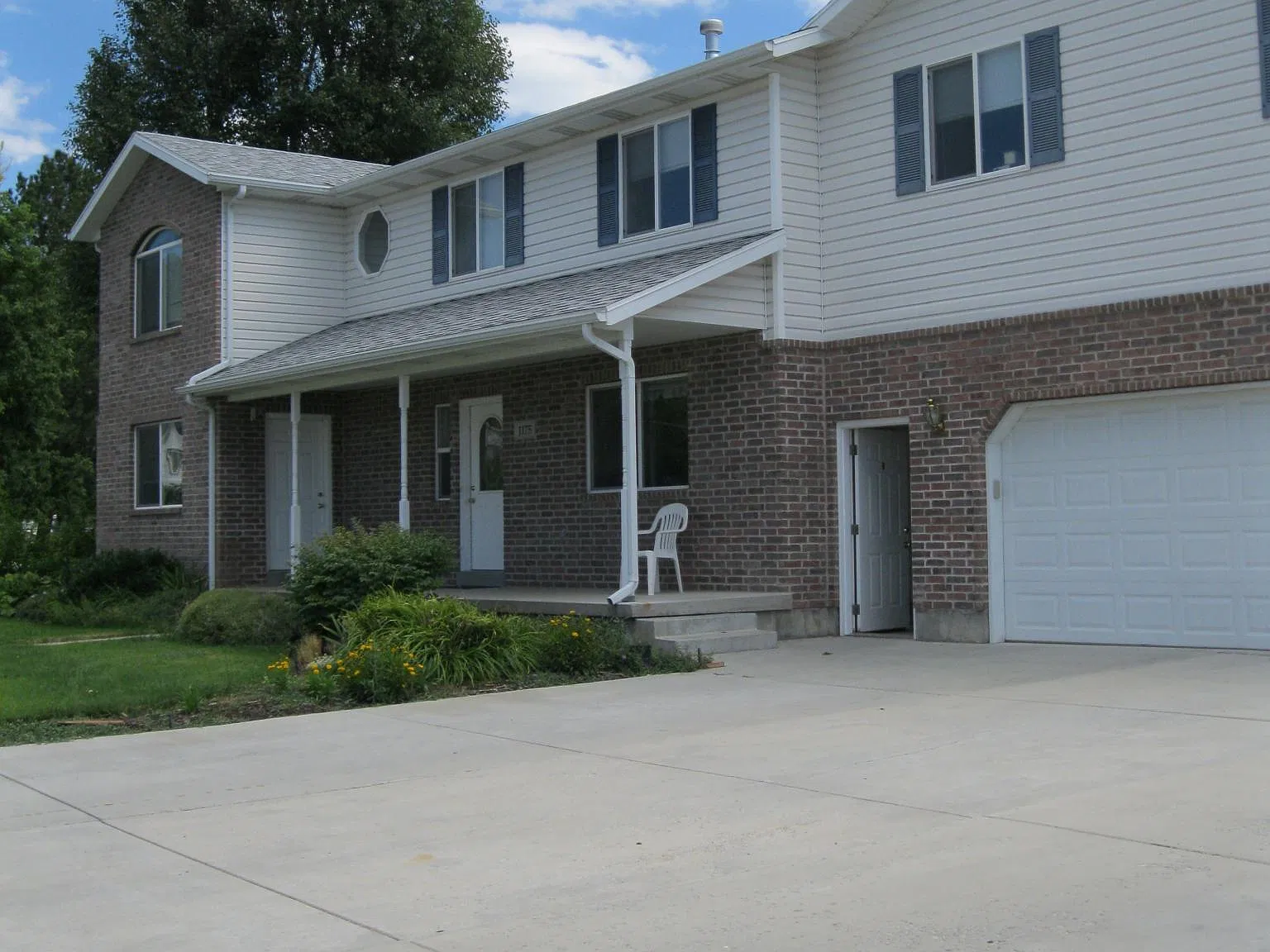 2 bed, 840 sqft, $1,400 — Photo 1