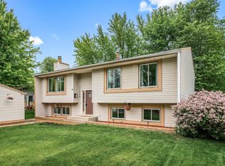 11560 Red Fox Dr, Osseo, MN 55369