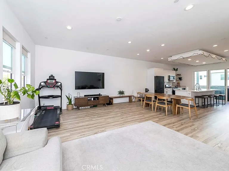 408 Hudson St — Photo 15