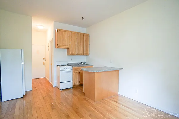 Rented by City Connections Realty | media 26