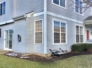 216 Grays Dr, Oswego, IL 60543