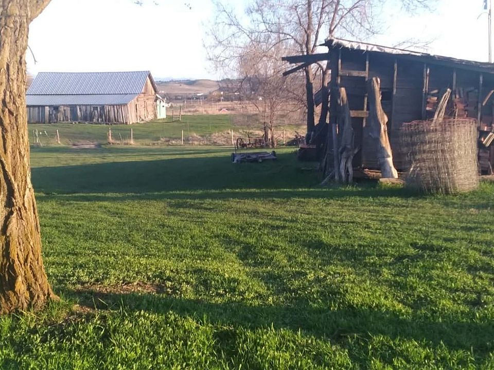 1st image of 33443 Fox Ln