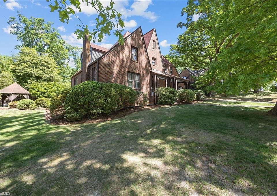 4th image of 224 W Colonial Dr