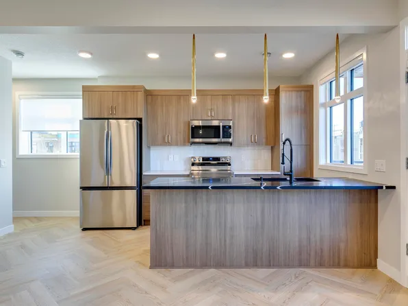 16231 19th Ave SW #20, Edmonton, AB T6W 5C6