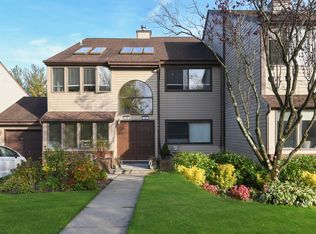 102 The Gln, Glen Head, NY 11545