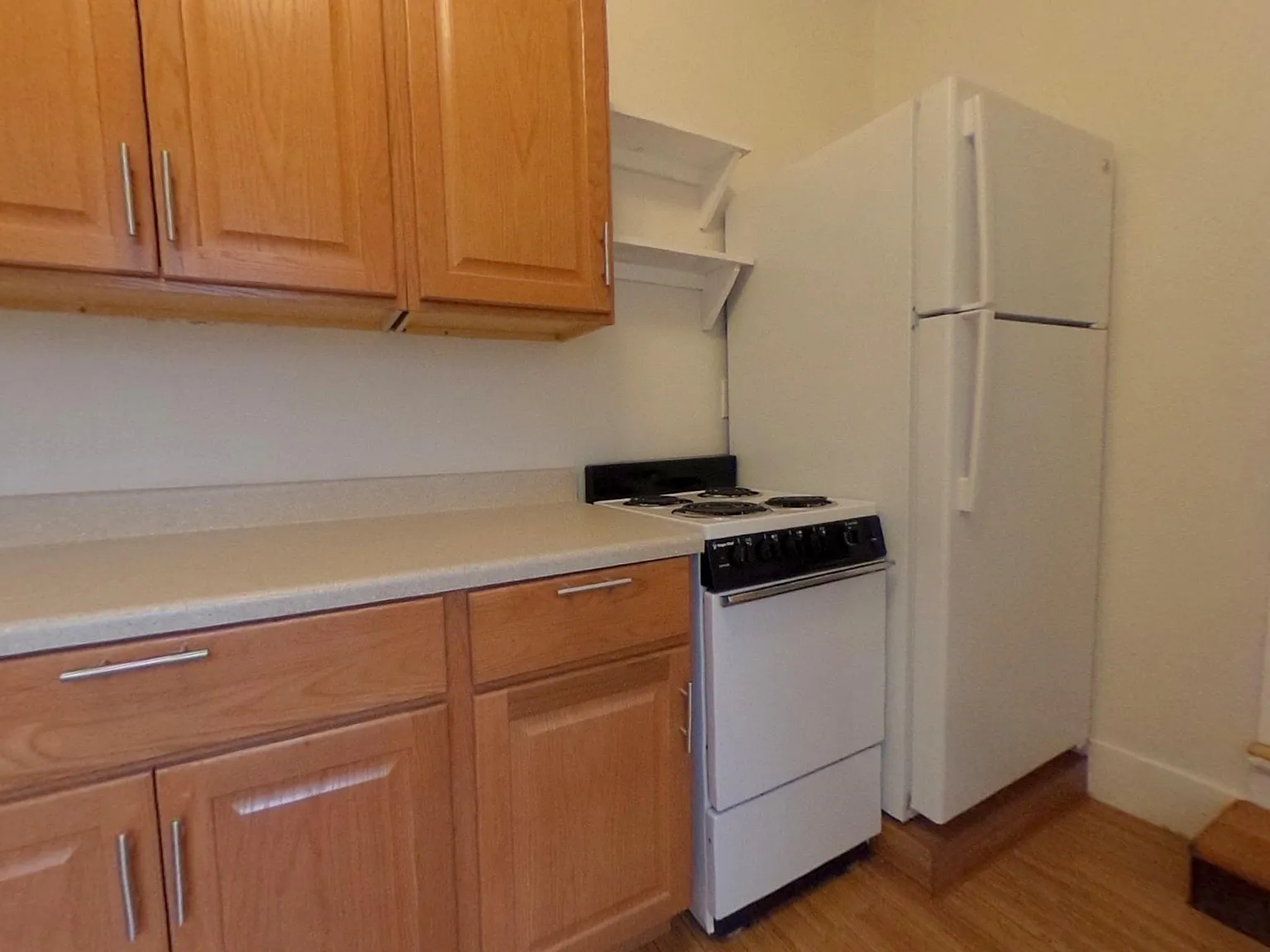 4 bed, $5,000 — Photo 2