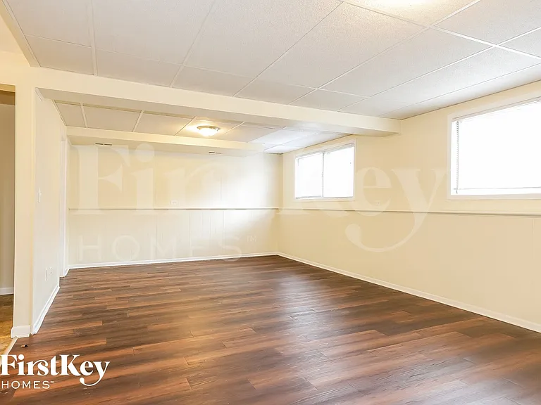 185 Mulford Dr — Photo 7