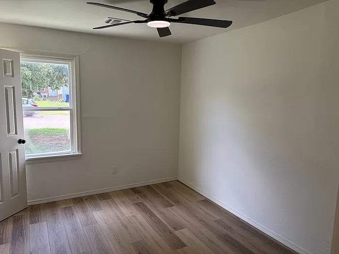 411 Showalter Dr — Photo 11