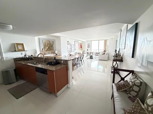 9066 SW 73rd Ct APT 1105, Miami, FL 33156