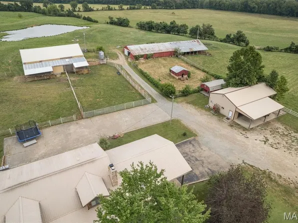 10646 Mounts Rd, Mineral Point, MO 63648