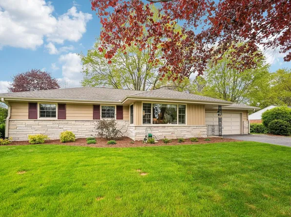 2430 W Apple Tree ROAD, Glendale, WI 53209