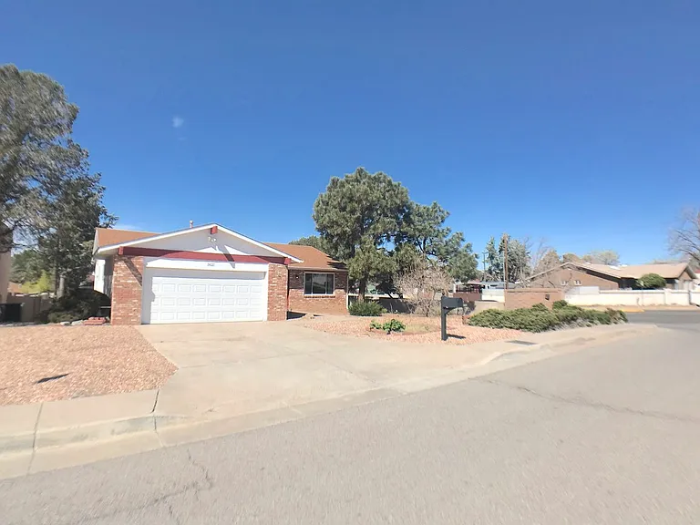 3621 Candlelight Dr NE — Photo 37