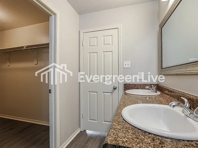 5504 Bundy Dr — Photo 13