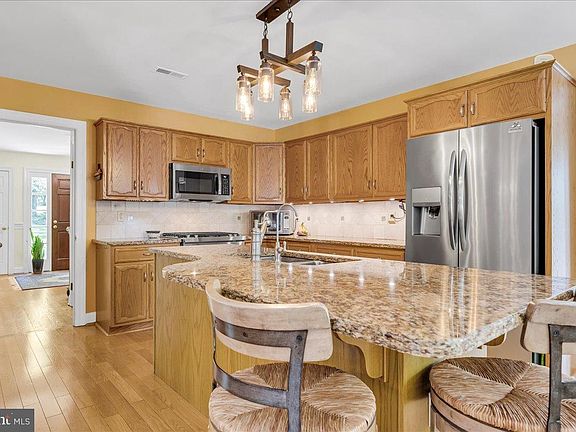 5th image of 312 Belmont Ct