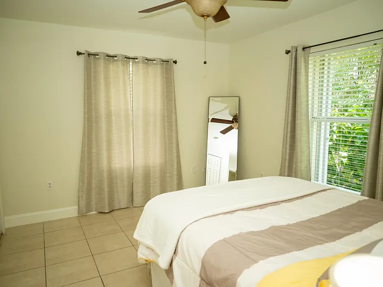 2247 Pineland Ave — Photo 21
