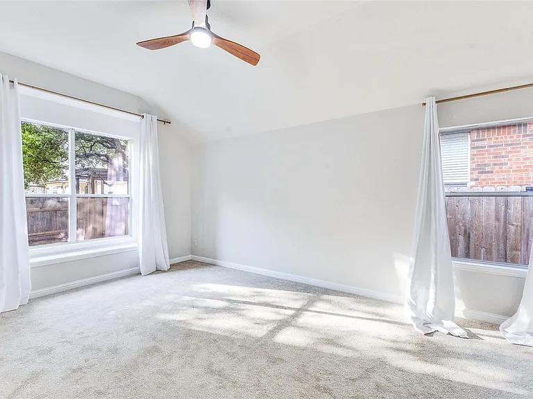 1019 Horne Dr — Photo 10