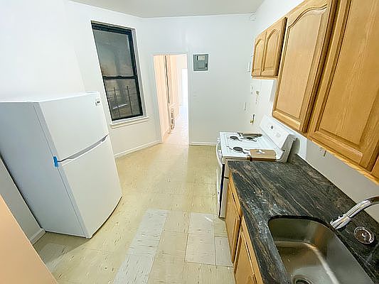 2nd image of 359 E 138th St #2Y