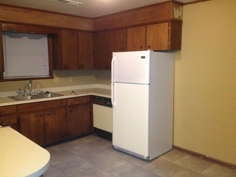 2nd image of 11 Bradley Cir #11B