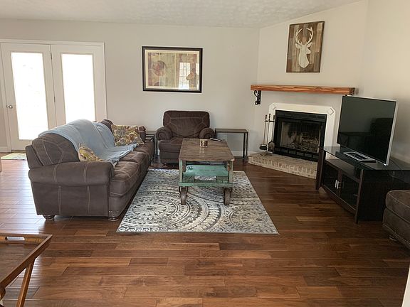 4th image of 1808 Fieldcrest Dr