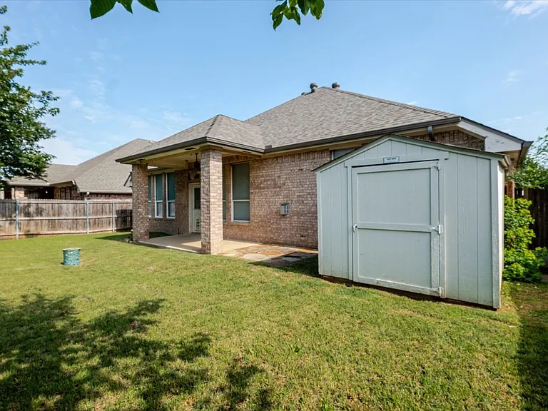 2720 Alpena Dr — Photo 19