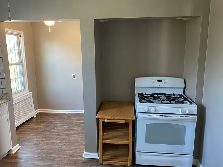 1520 Oakmount Rd #2 — Photo 6