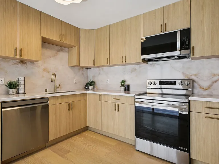 1824 Fairburn Ave — Photo 7