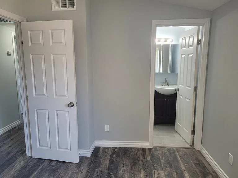 841 W Avenue H8 — Photo 8