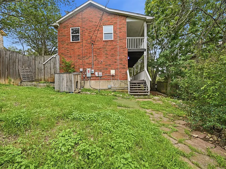 1104 Franklin Dr — Photo 26