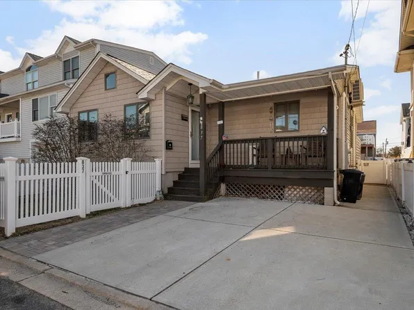 837 Arctic Street, Lindenhurst, NY 11757