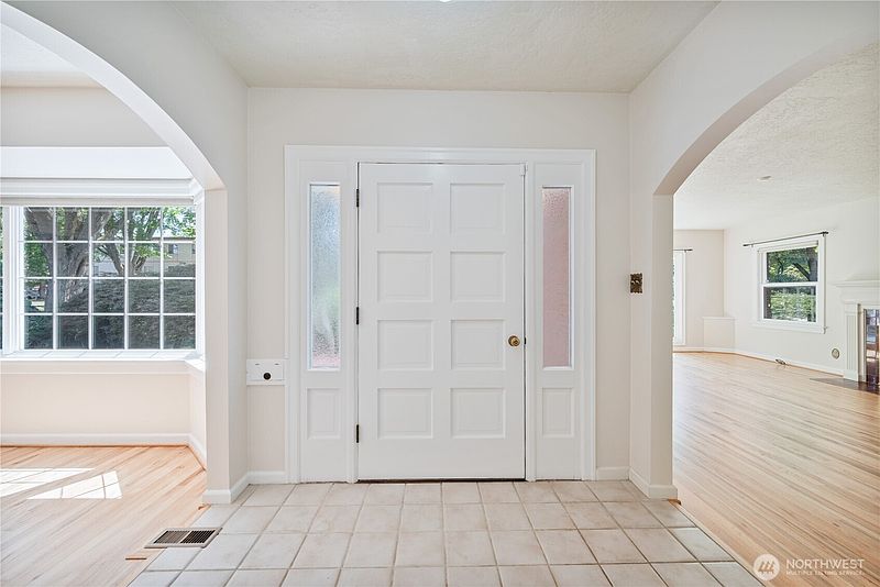 3rd image of 1327 18th Avenue