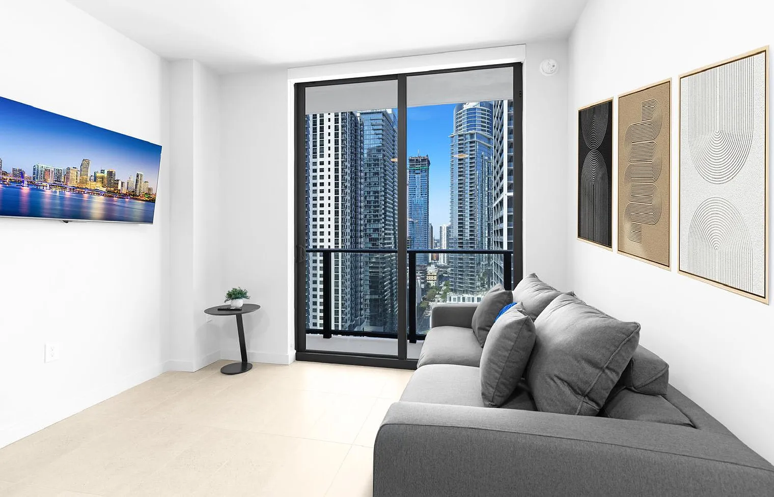 1 bed, 2.0 bath, 592 sqft, $6,396 — Photo 1