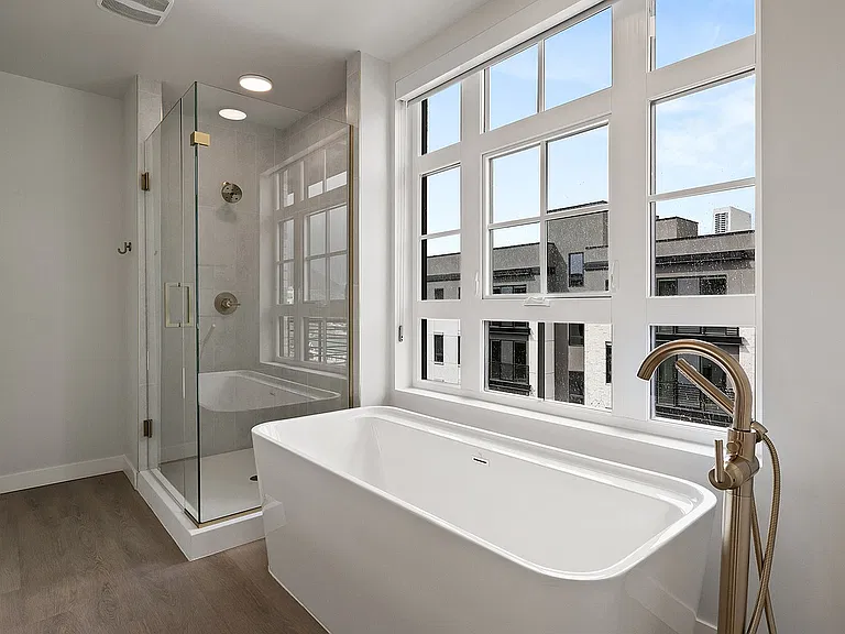 Dione | Bathroom-Main
