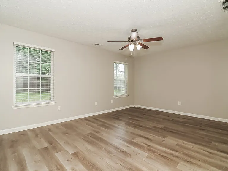 100 Saint Ann Cir — Photo 11