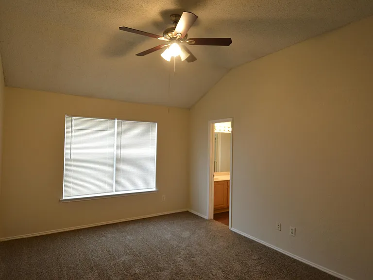 10249 Aurora Dr — Photo 15