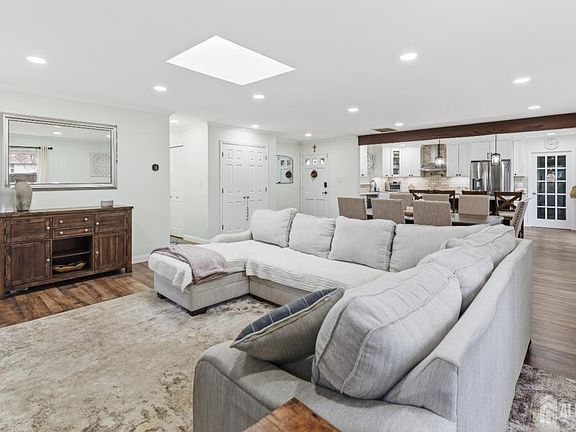 3rd image of 8 Johnson Rd