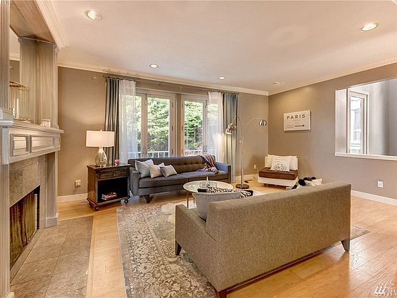 3rd image of 614 Bellevue Way SE