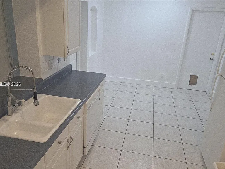 9507 NW 80th Ct — Photo 3