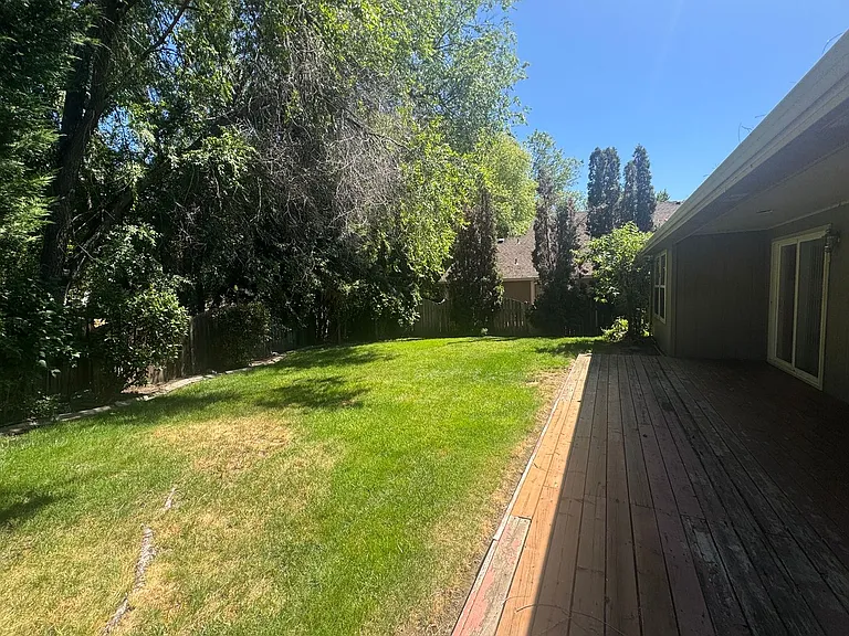 1652 Inverness Dr — Photo 2